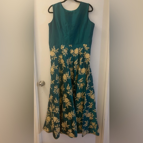 🎉 🌻SALE $90🌻 Indian Suit/Dress - Picture 4 of 12